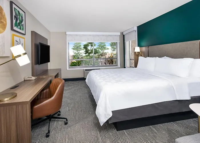 By Ihg Hotel Quincy