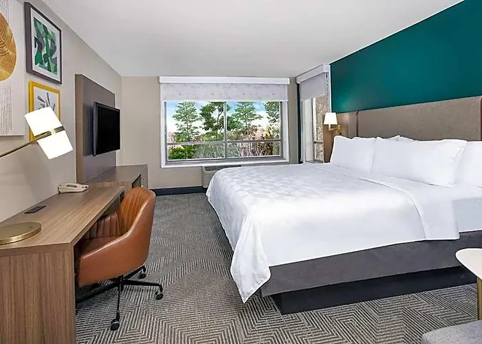 By Ihg Hotel 3*