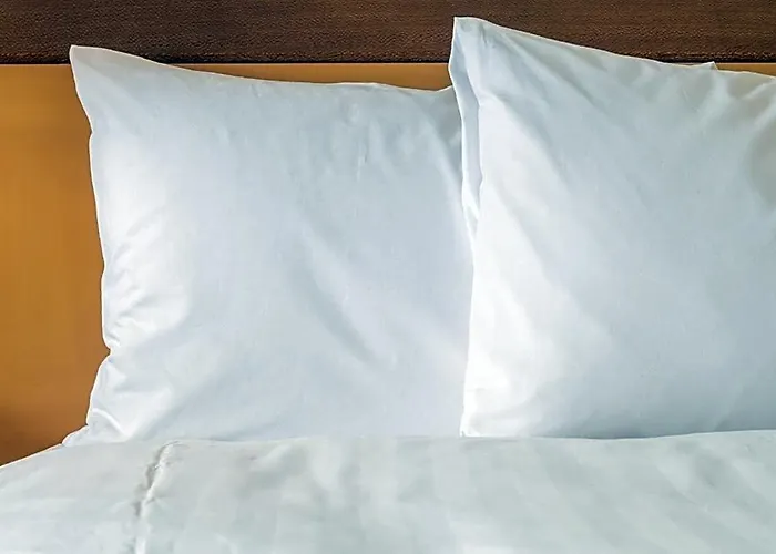 By Ihg Quincy