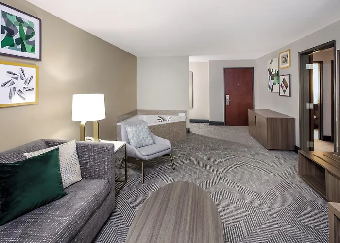 By Ihg 3* Quincy